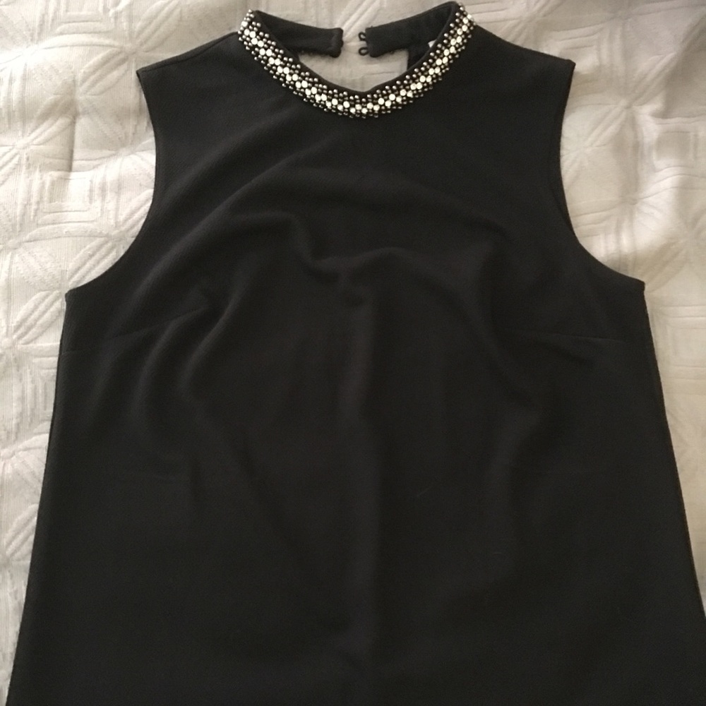 Beaded neckline sleeveless top. EUC